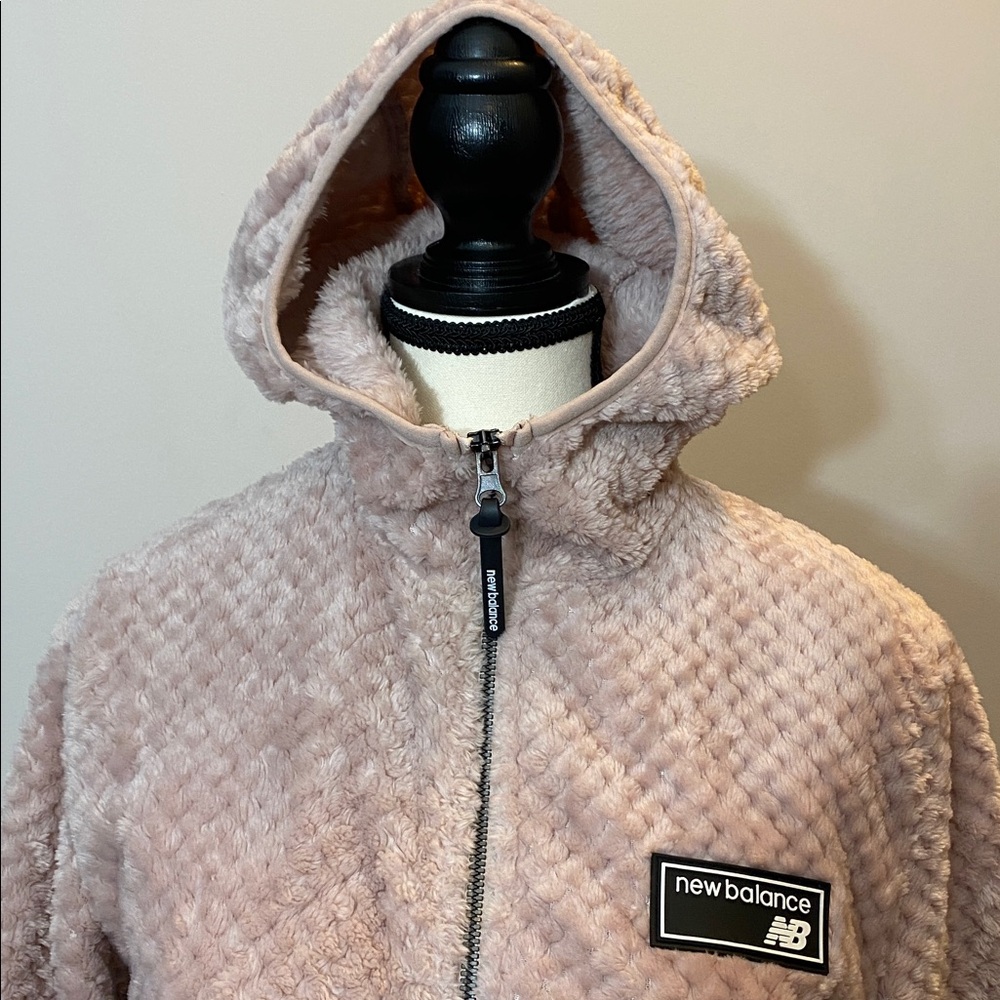 NEW BALANCE blush pink faux fur-look hoodie SIZE M never worn - Picture 13 of 13